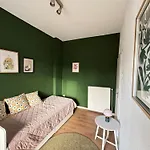 Апартаменты Big With Parking, 30 Min To Duesseldorf